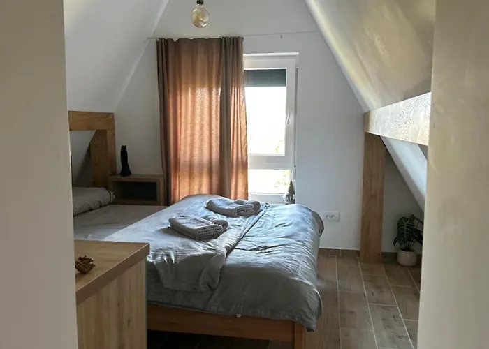 Διαμέρισμα Zmaj 28 *